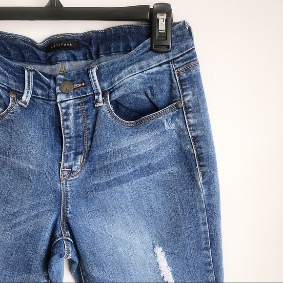 ✨Girlfriend Distressed Jeans✨ - Picture 2 of 6